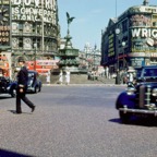 Colour photographs of Piccadilly Circus, London in The 1950's (2).jpg